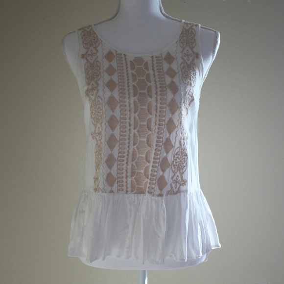 Altar'd State Tops - Alter'd State white tank with tan stitching